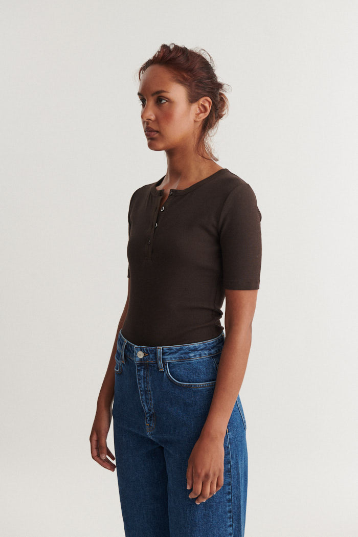 Basic Apparel Ludmilla SS Granddad T-shirts 709 Chocolate torte